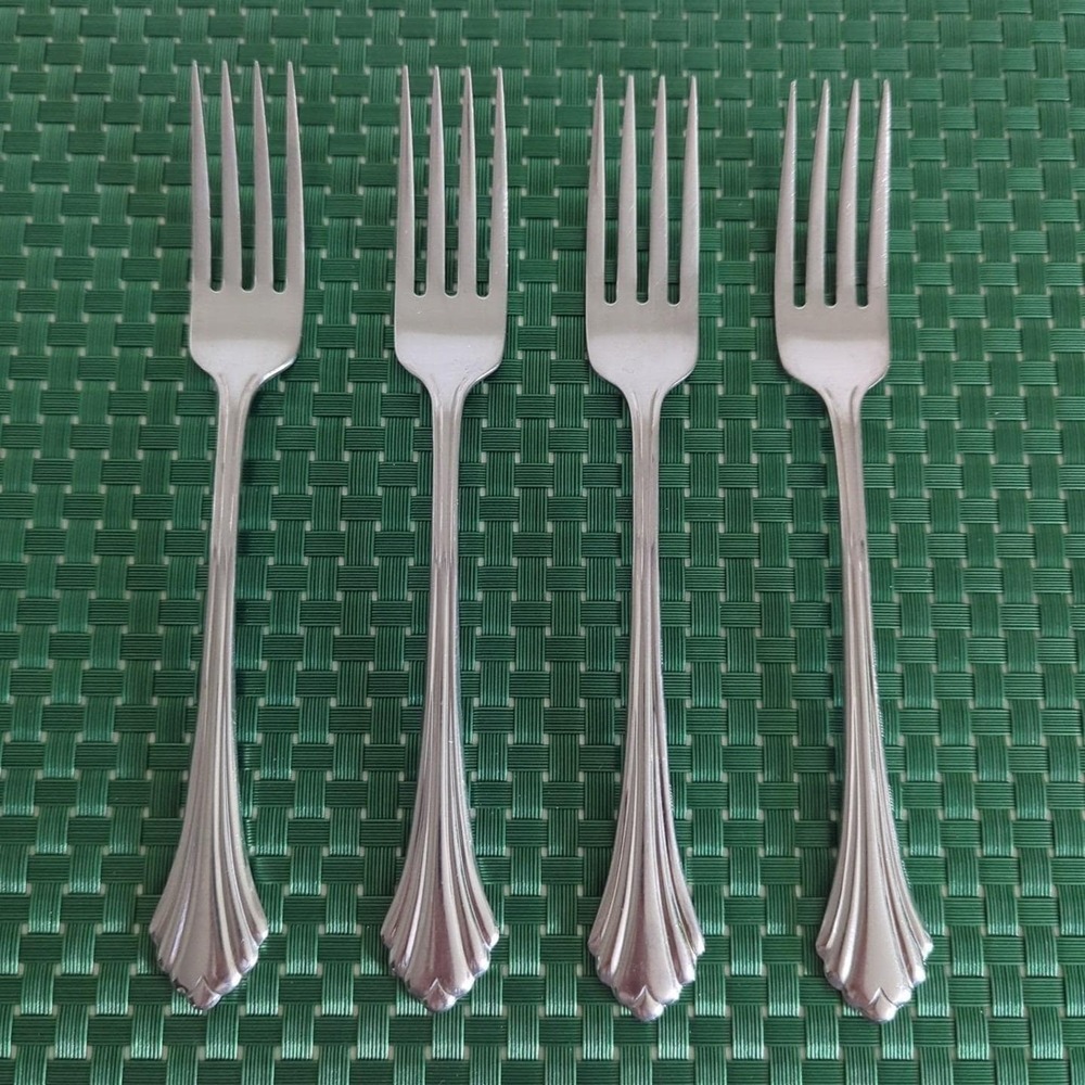 Oneida BANCROFT Dinner Forks Set Lot of 4 Stainless Flare Tip Ridged Glossy USA